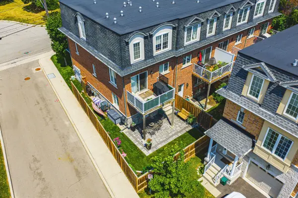 2220 Queensway DR #4, Burlington, ON L7R 0E7