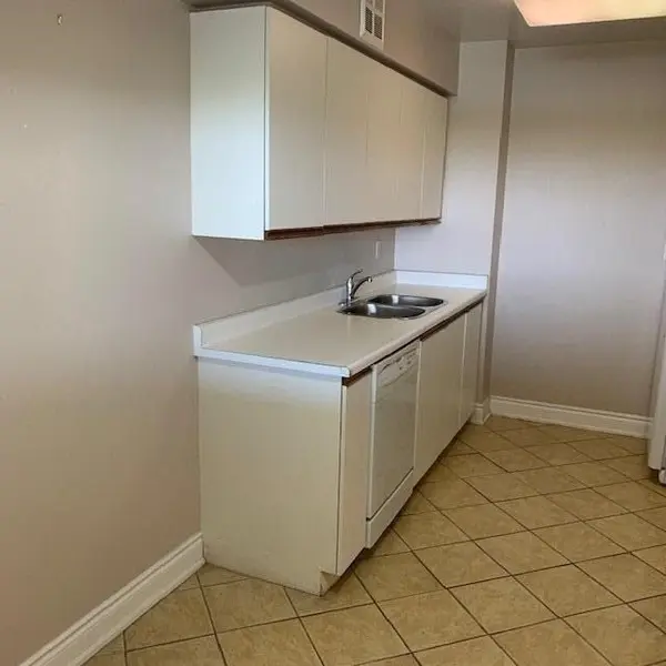 1300 Islington AVE #2405, Toronto W08, ON M9A 5C4