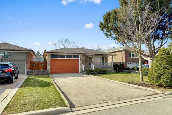 27 Peacham CRES, Toronto W05, ON M3M 1S2