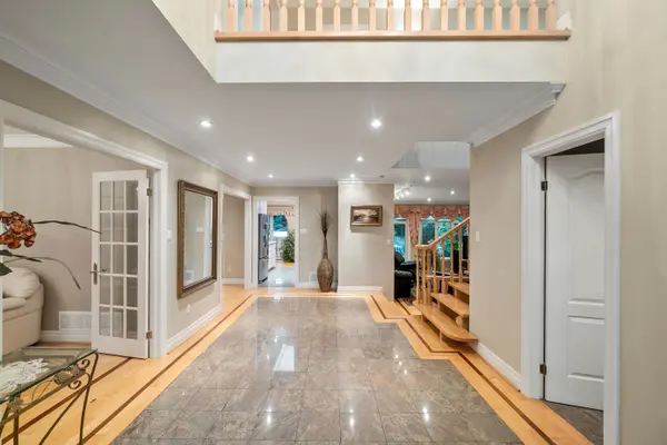 978 Tennyson AVE, Mississauga, ON L5H 2Z1