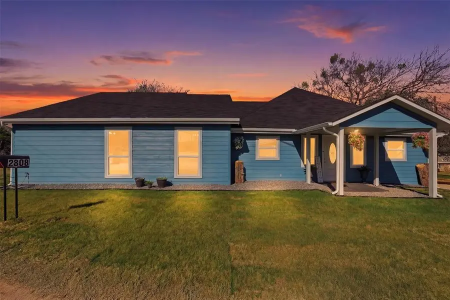 2808 Sky Harbour Drive, Granbury, TX 76049