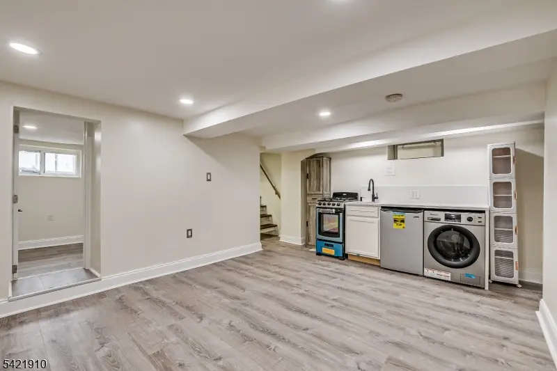 602 Avenue E, Bayonne City, NJ 07002