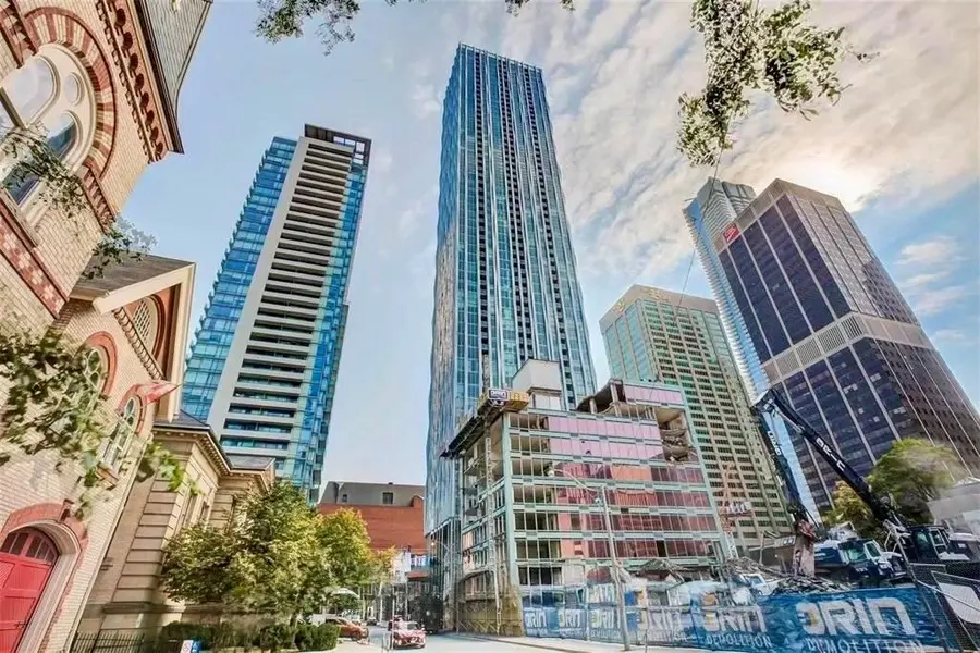 1 Yorkville AVE #4202, Toronto C02, ON M4W 0B1