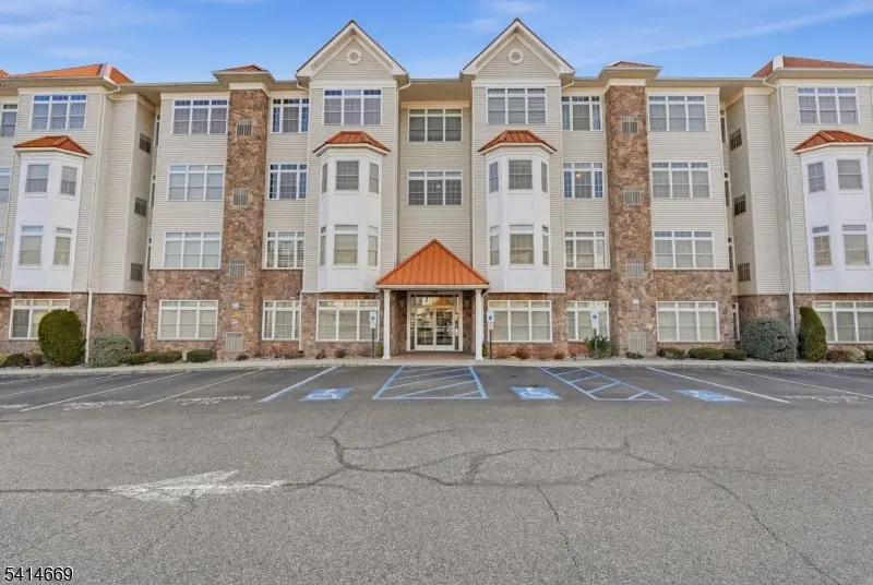 104 E Elizabeth Ave #307, Linden City, NJ 07036