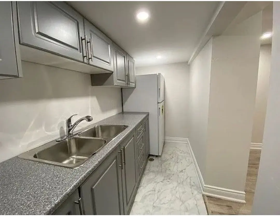 188 Holmes CRES #Basement Apt., Milton, ON L9T 0V9