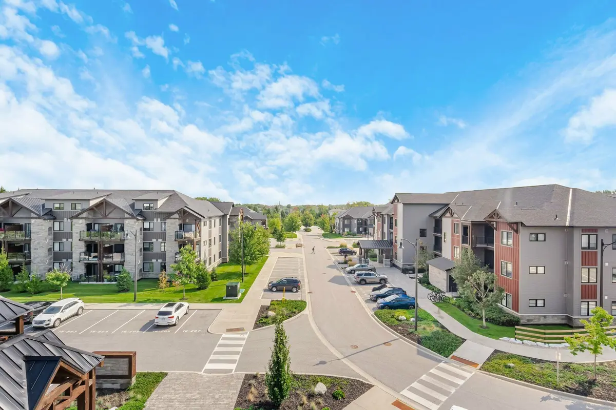 16 Beckwith LN #403, Blue Mountains, ON L9Y 3B6