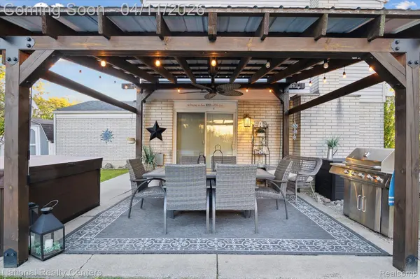 594 Worchester ST, Westland, MI 48186