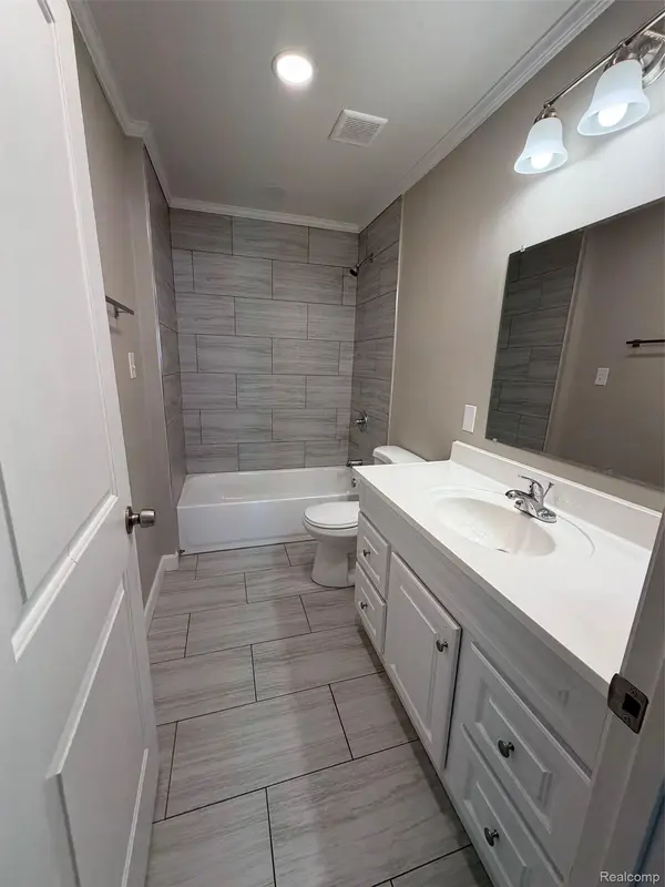 26614 ALGER BLVD, Madison Heights, MI 48071