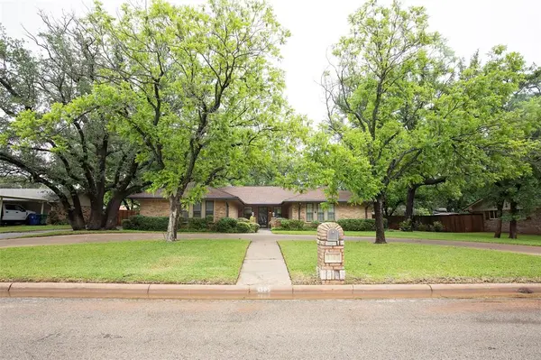 1305 Cliff Drive, Graham, TX 76450