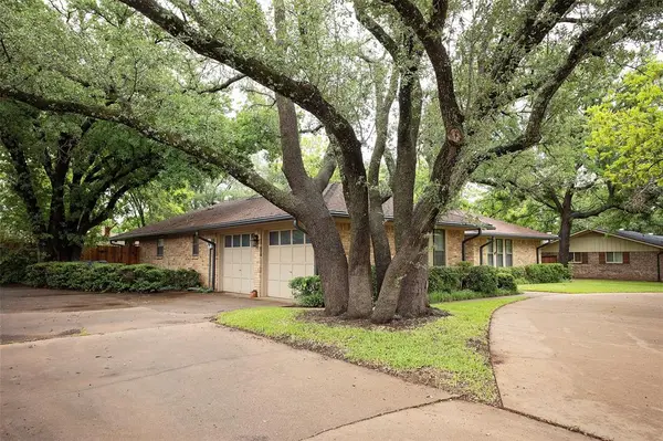 1305 Cliff Drive, Graham, TX 76450