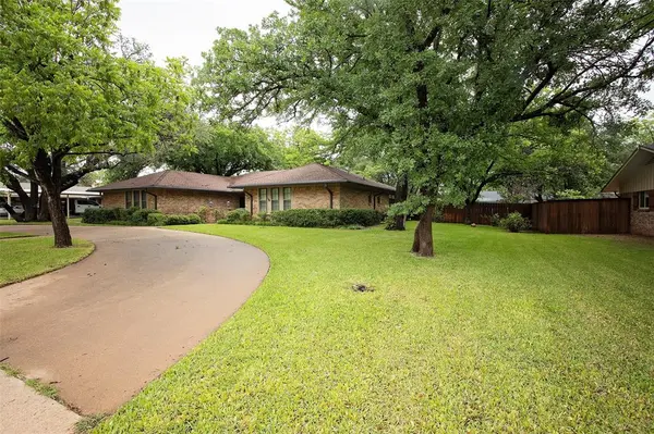1305 Cliff Drive, Graham, TX 76450