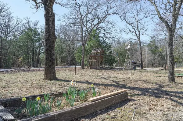 101 Frazier Oaks Road, Pottsboro, TX 75076