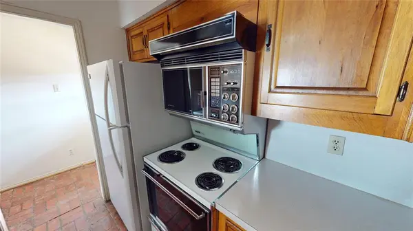 902 S Weatherred Drive #902F, Richardson, TX 75080