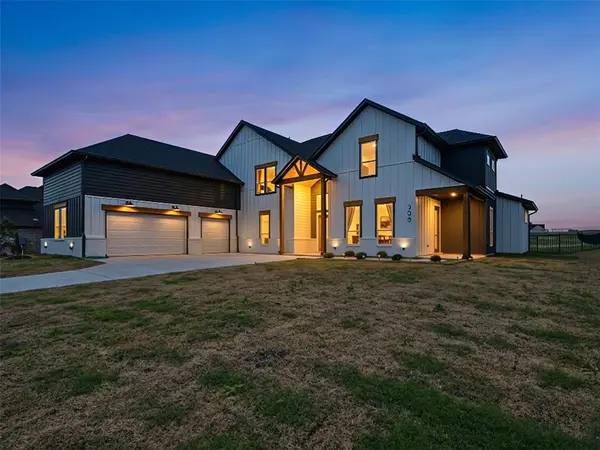 308 Ryker Lane, Gunter, TX 75058