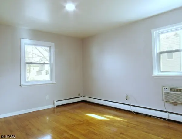 132 Oak St, Rahway City, NJ 07065