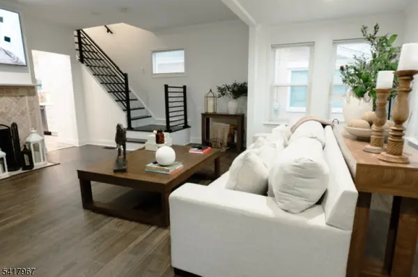 290 Elm Ave, Bogota Boro, NJ 07603