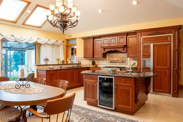 8 Lookout Point Trail, Totowa Boro, NJ 07512