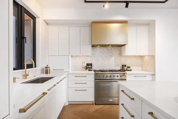 2703 Erlton ST SW #2, Calgary, AB T2S 2W4