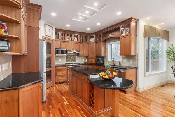 401 Marina DR, Chestermere, AB T1X 1V8