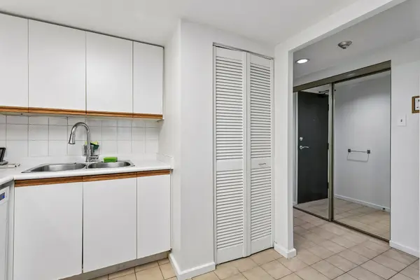 15 Maitland PL #204, Toronto C08, ON M4Y 2X3