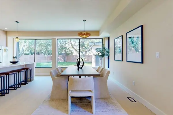 28 Dunsmore GDNS, Toronto C06, ON M3H 3M2