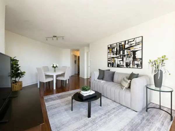 11 Thorncliffe Park DR #205, Toronto C11, ON M4H 1P3