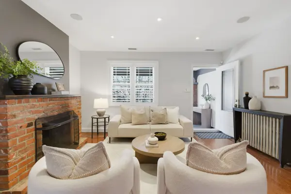 261 Castlefield AVE, Toronto C03, ON M4R 1G6