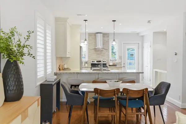 261 Castlefield AVE, Toronto C03, ON M4R 1G6