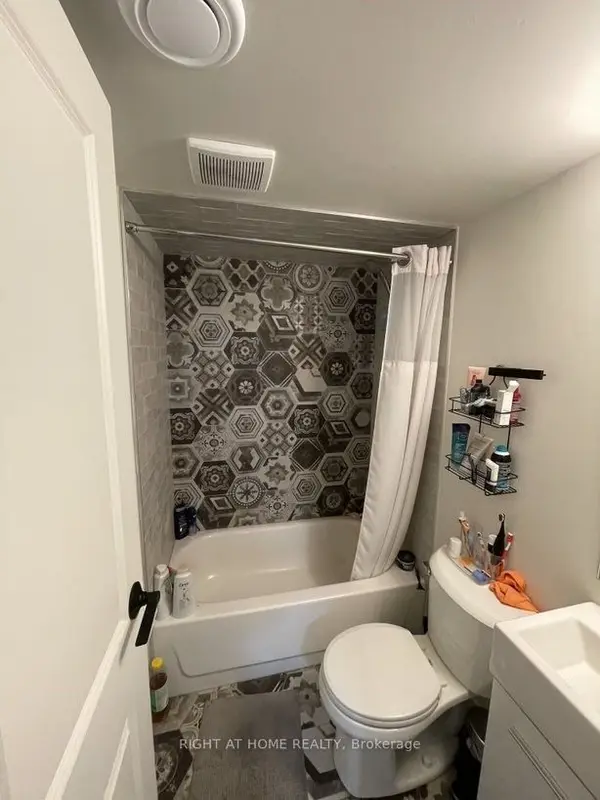 1258 Broadview AVE #1, Toronto E03, ON M4K 2T4