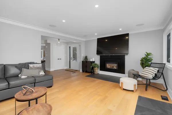 943 Barry AVE, Innisfil, ON L0L 1W0