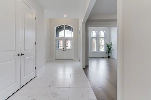 19 Plank RD, Bradford West Gwillimbury, ON L3Z 4N3