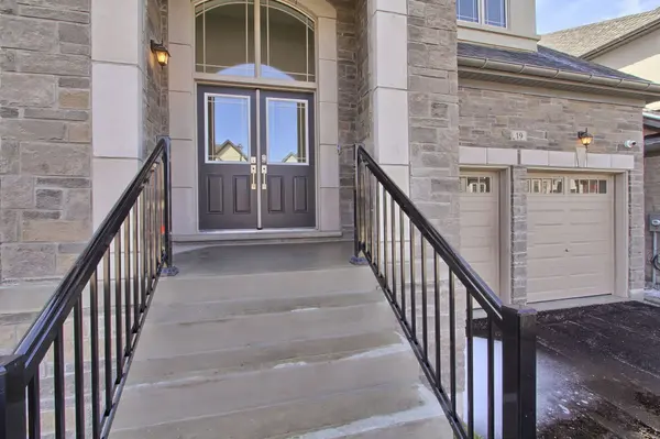 19 Plank RD, Bradford West Gwillimbury, ON L3Z 4N3