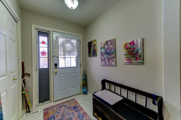 27 Pennsylvania AVE E, Wasaga Beach, ON L9Z 3A8