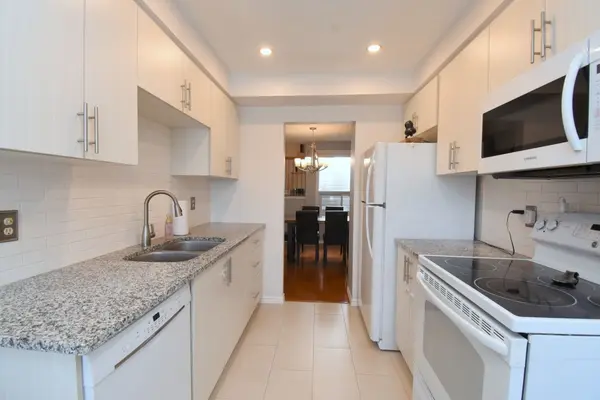 102 Elderwood PL, Brampton, ON L6V 3N3