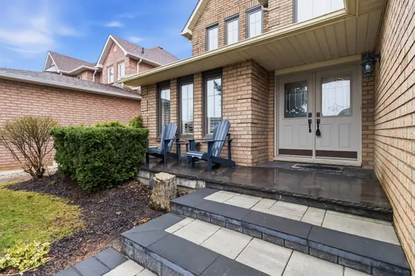 2208 Brays LN, Oakville, ON L6M 3J7