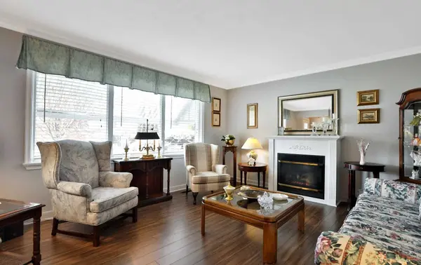 729 Parker CRES, Burlington, ON L7R 3A4