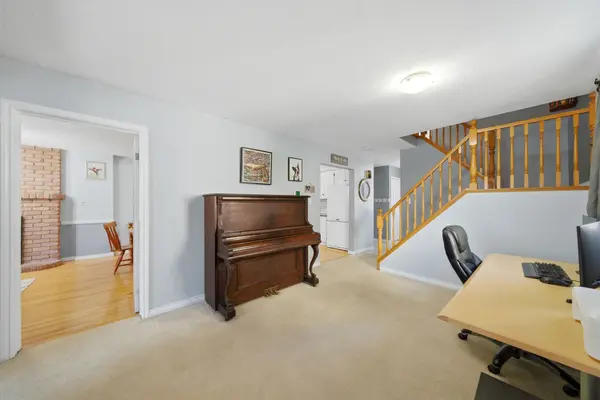 15 Finch PL, Hamilton, ON L9A 5C2