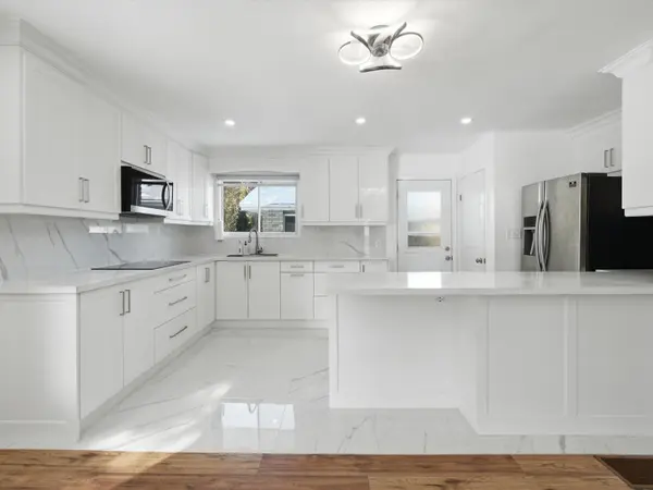 36 Susan ST W, Huntsville, ON P1H 1X2