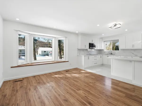 36 Susan ST W, Huntsville, ON P1H 1X2