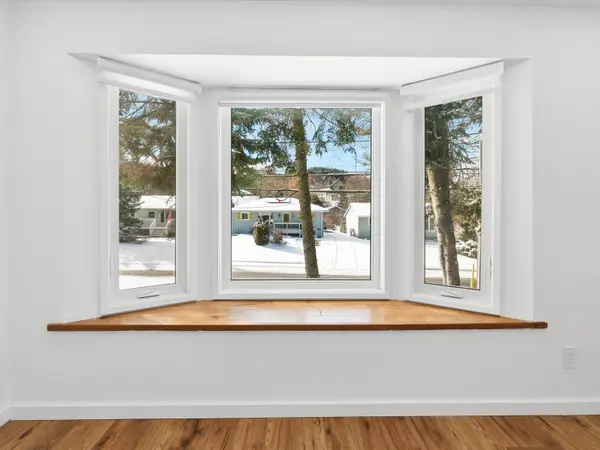 36 Susan ST W, Huntsville, ON P1H 1X2