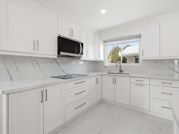 36 Susan ST W, Huntsville, ON P1H 1X2