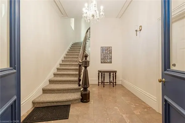 46 Herkimer ST #2, Hamilton, ON L8P 2G4