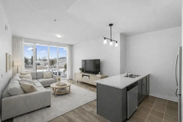 16 Concord PL #220, Grimsby, ON L3M 0J1