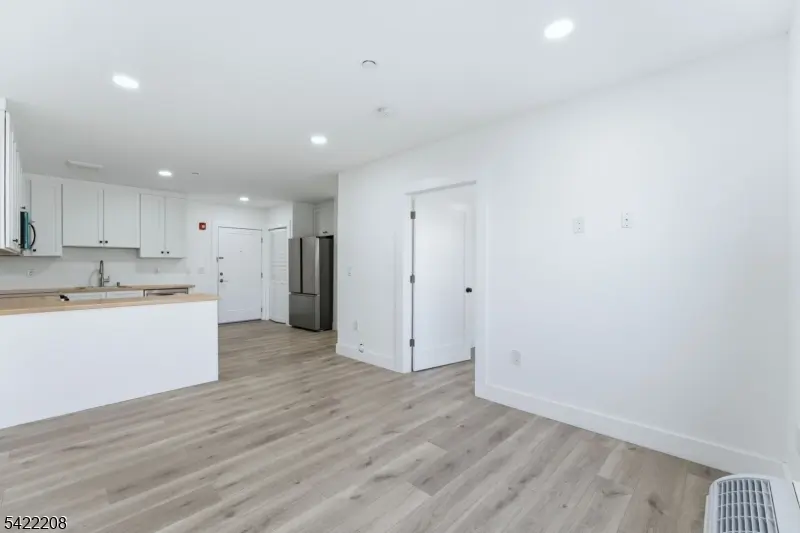 95 Shepherds Ln #B204, Totowa Boro, NJ 07512