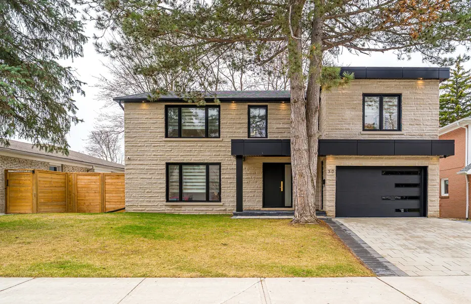 30 Kellythorne DR, Toronto C13, ON M3A 2L4