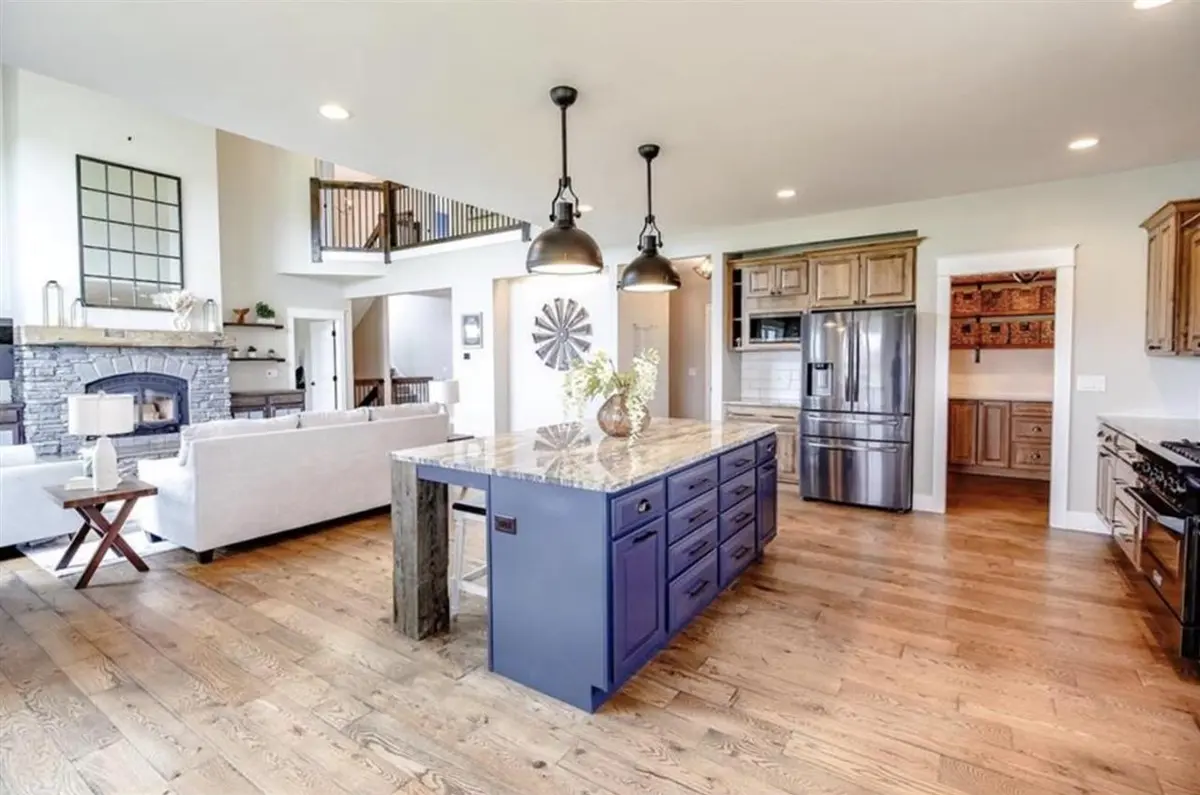 9174 207th Ave, Anamosa, IA 52205