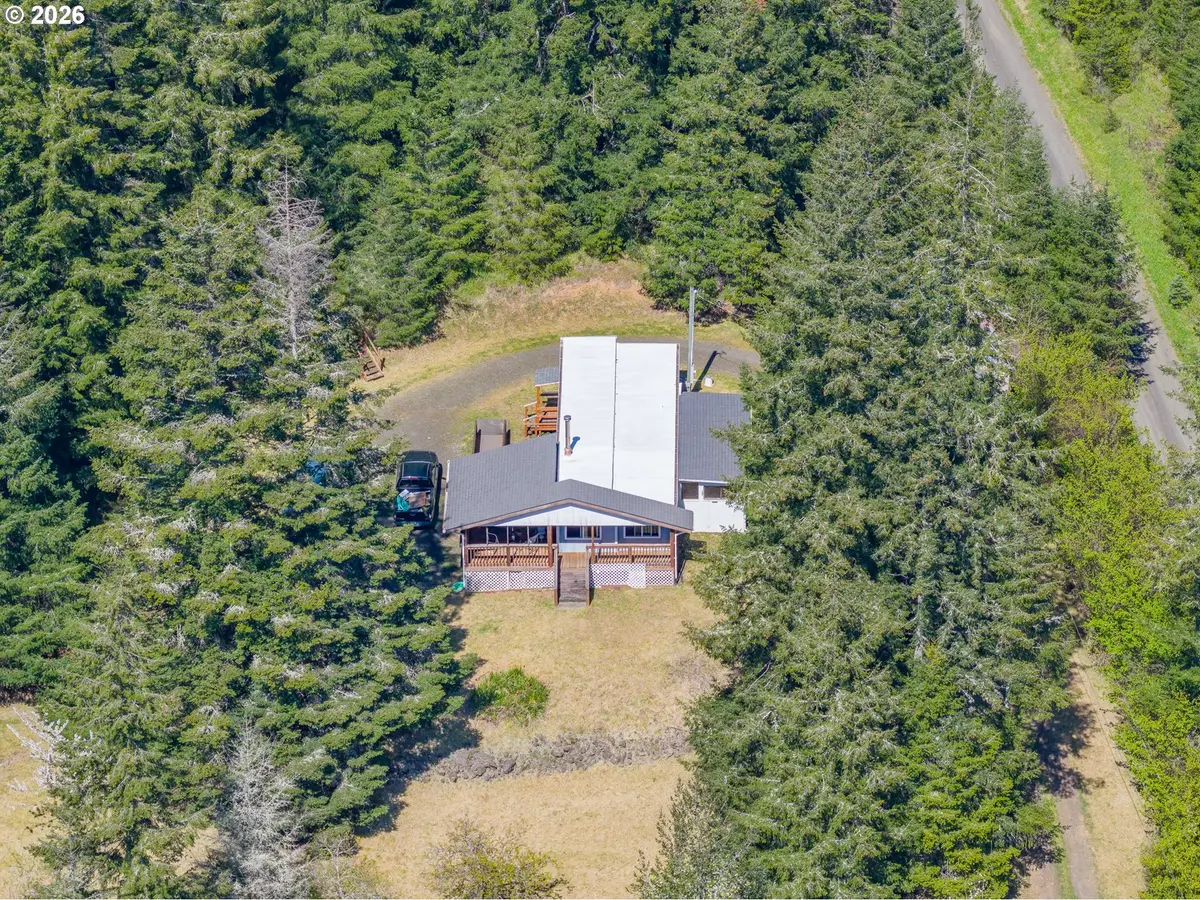 2403 SPRUCE ST, Myrtle Point, OR 97458