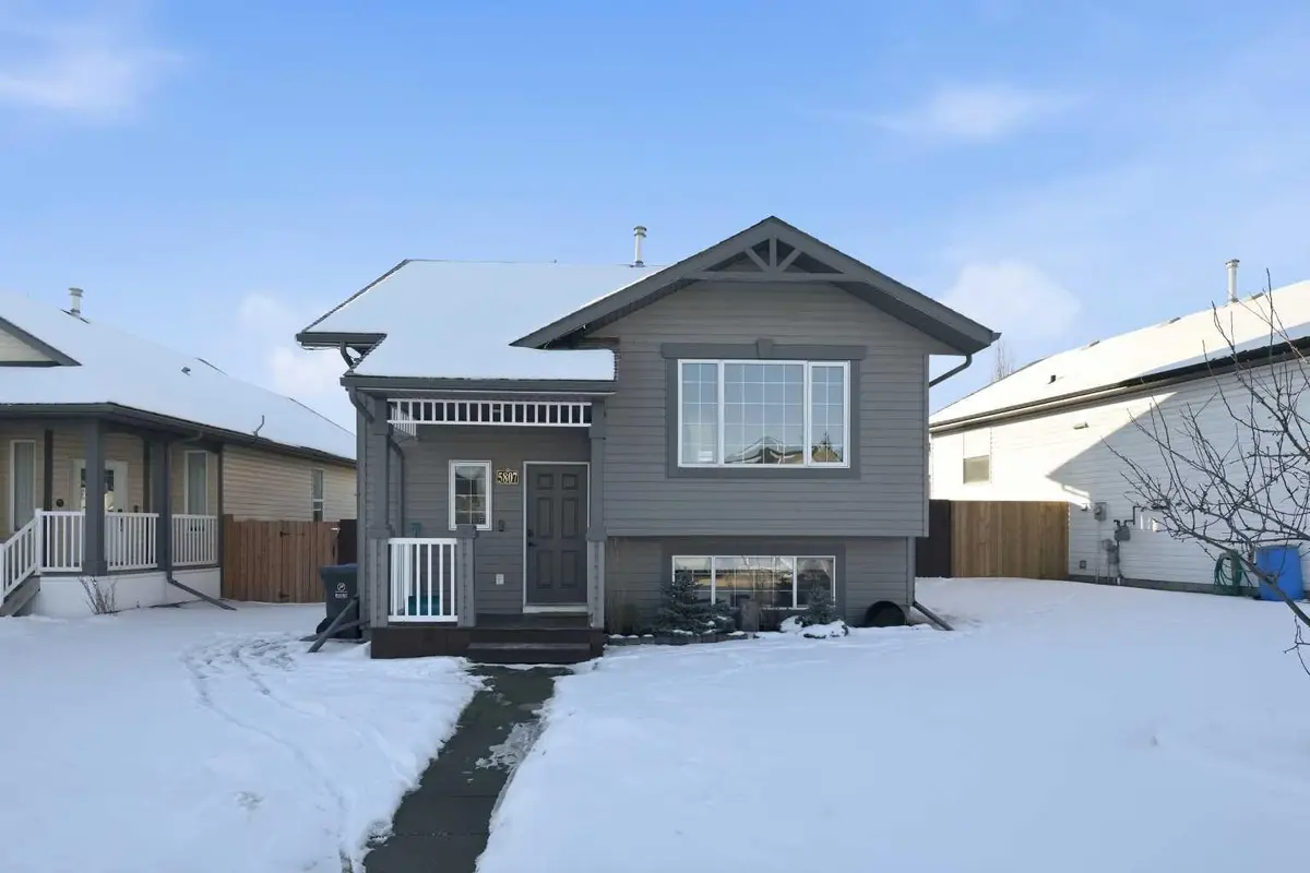 5807 44 AVE, Rocky Mountain House, AB T4T 0A1
