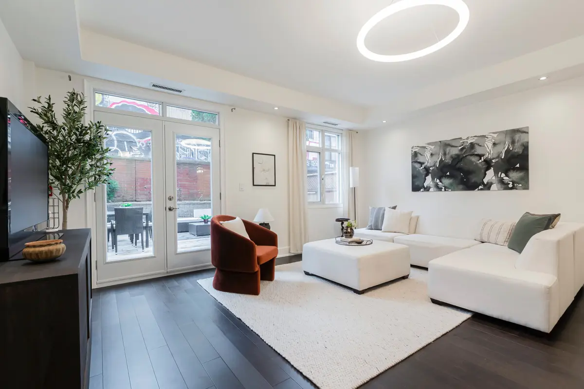 500 Richmond ST W #Th103, Toronto C01, ON M5V 3N4