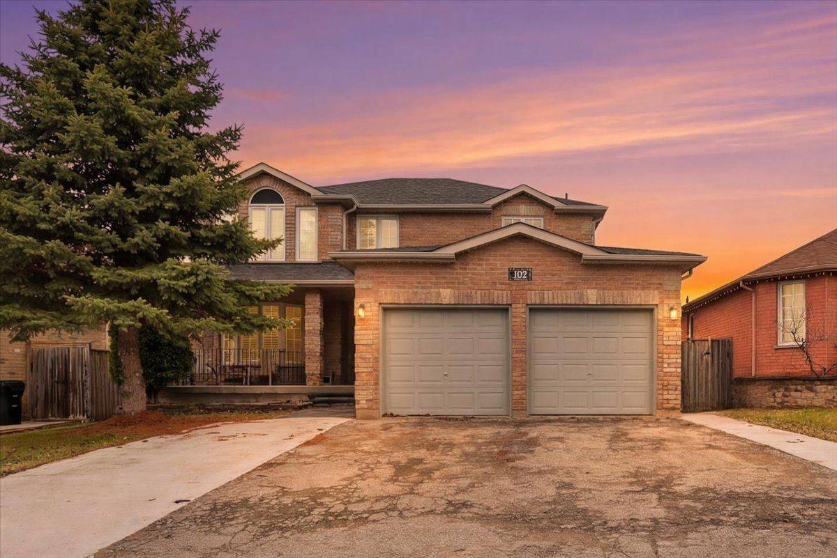 102 Esther DR, Barrie, ON L4N 0V8